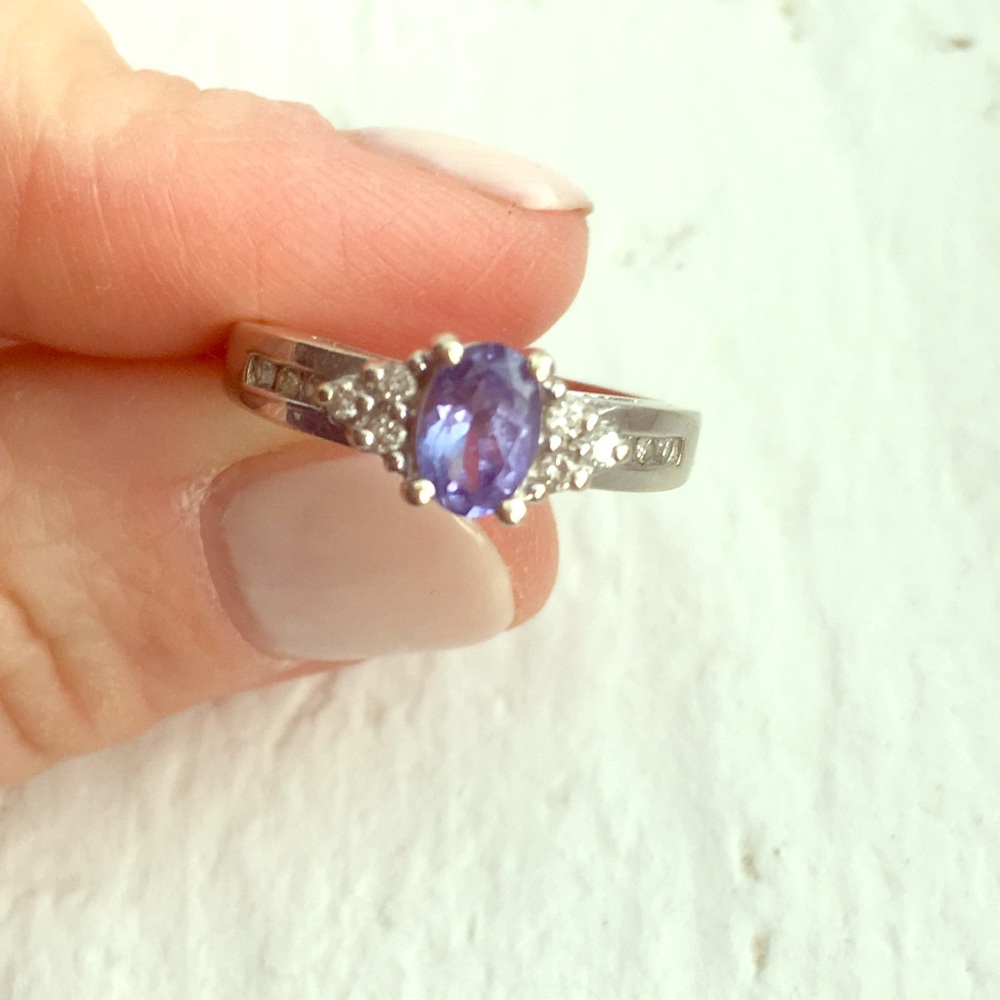 Tanzanite, white gold and diamond ring. SZ 5